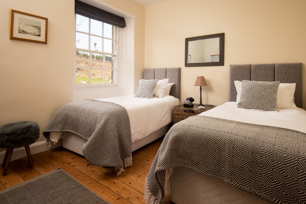 Chaffinch Cottage - bedroom two with comfortable twins beds