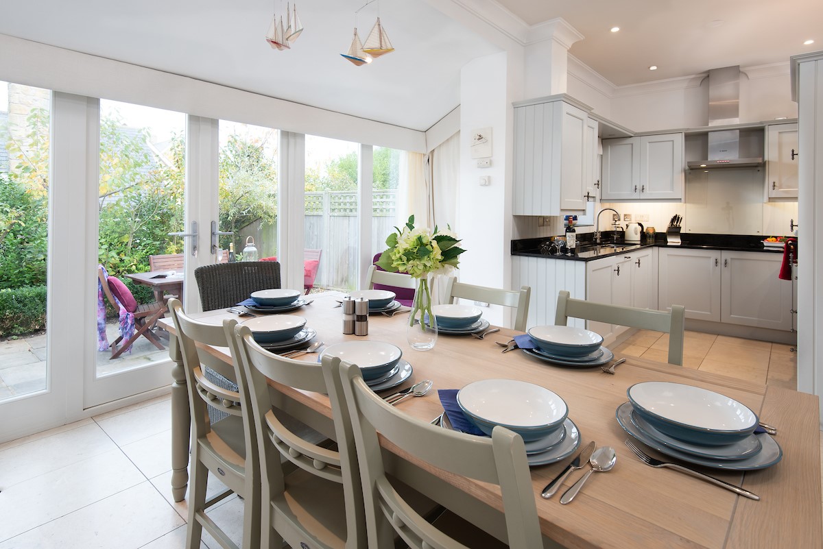 The Mast House  - open plan kitchen and dining room