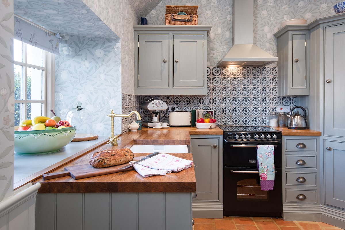 The Cottage - kitchen with bespoke cabinetry