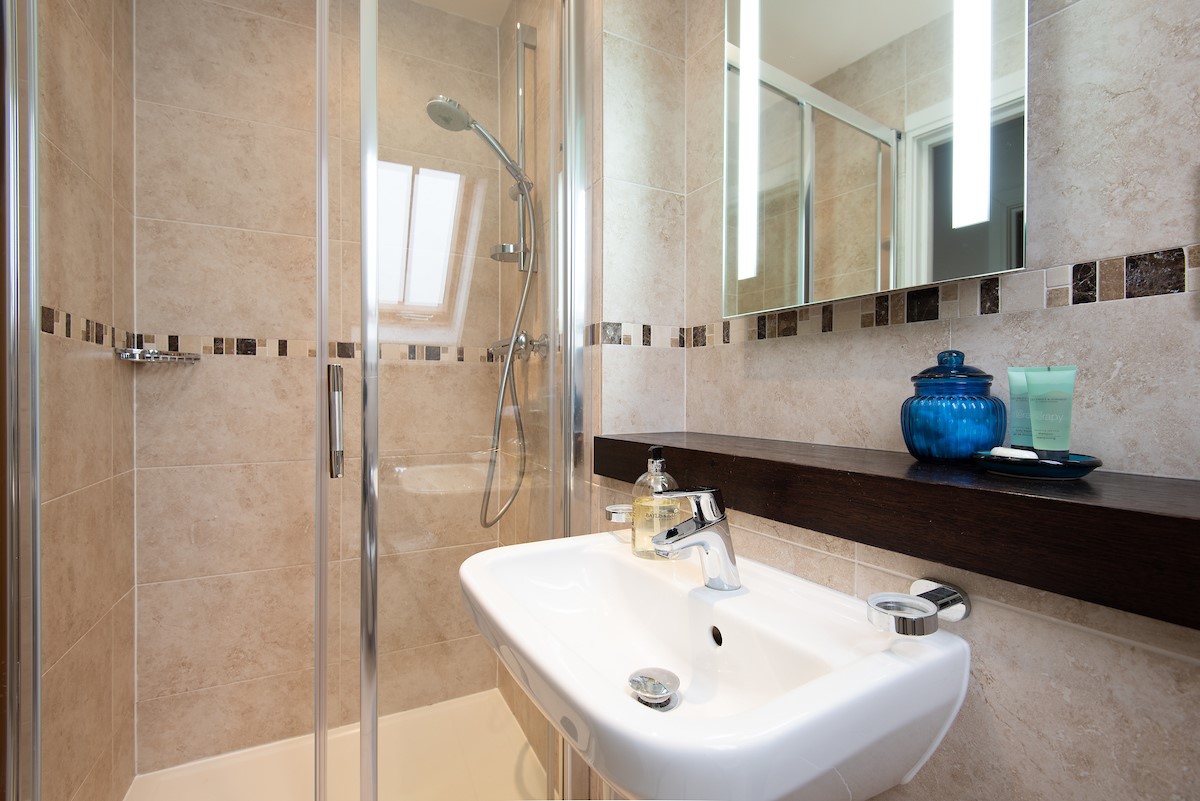 The Mast House - Bathroom with shower which adjoins bedroom four