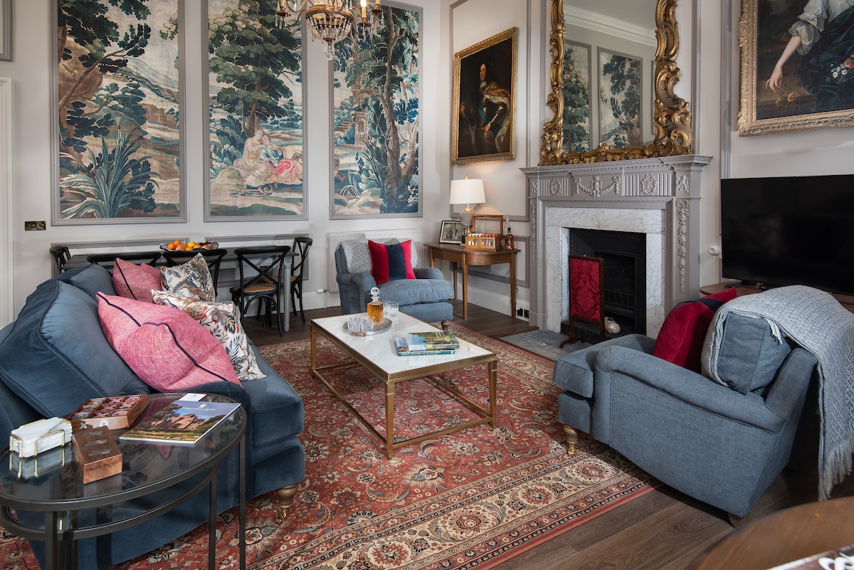 The Earl & Countess - sitting room