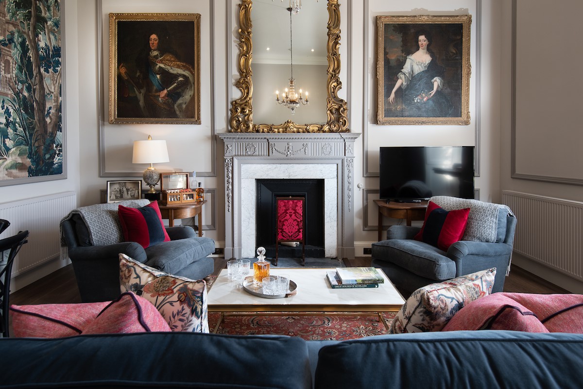 The Earl & Countess - sitting room with decorative fireplace