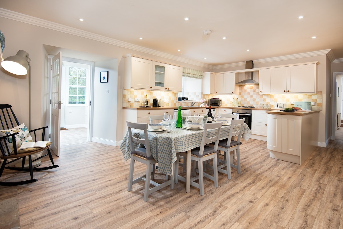 Berryburn Cottage - very spacious kitchen with dining table and seating space for six guests