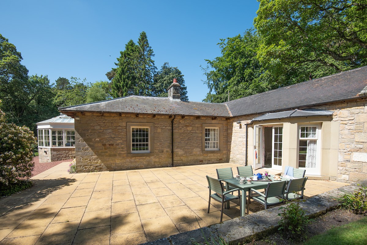 Eslington Lodge - large sheltered patio, ideal for al fresco dining