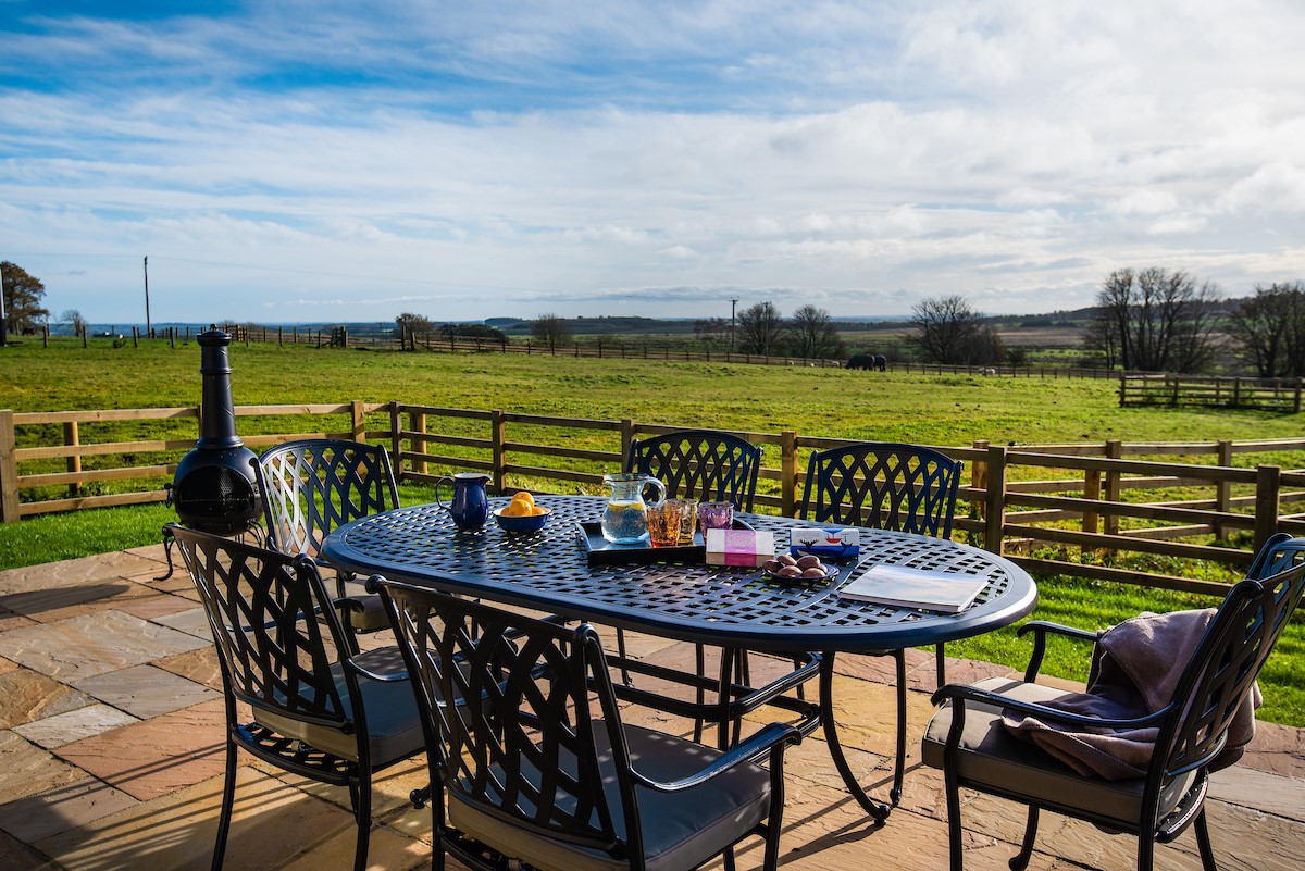 The Granary at Rothley East Shield - outdoor dining area with views of surrounding countryside