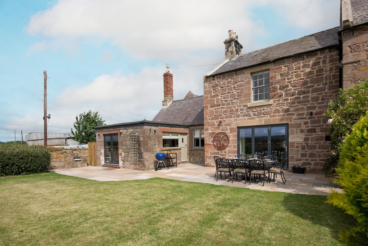 Brockmill Farmhouse - large patio area with outdoor dining and barbeque