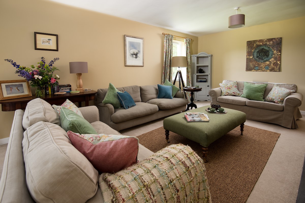 Pirnie Cottage - the sitting room with ample seating