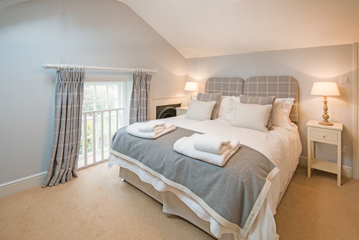 Abbey House - bedroom three with zip and link beds which can be set up as super king double or twin