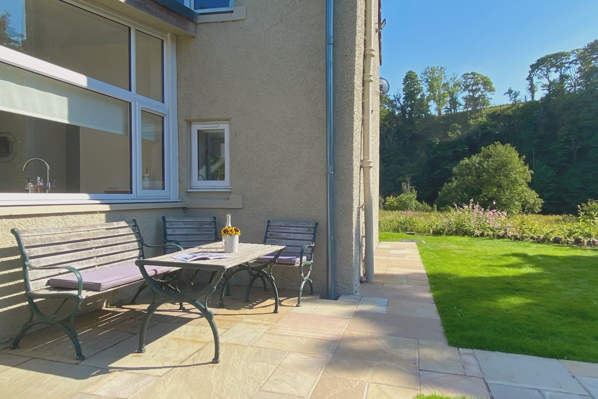 West Mill Cottage - outdoor seating to the side of the property where guests can relax and enjoy the peaceful views