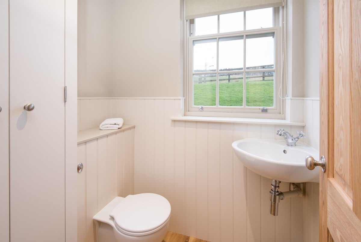 Barley Hill Cottage - cloakroom by the small entrance hall