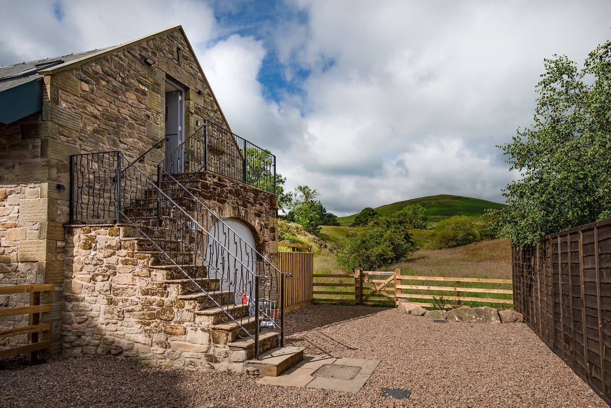 Lydia - gravelled area to the side which offers some privacy from the two adjoining holiday lets