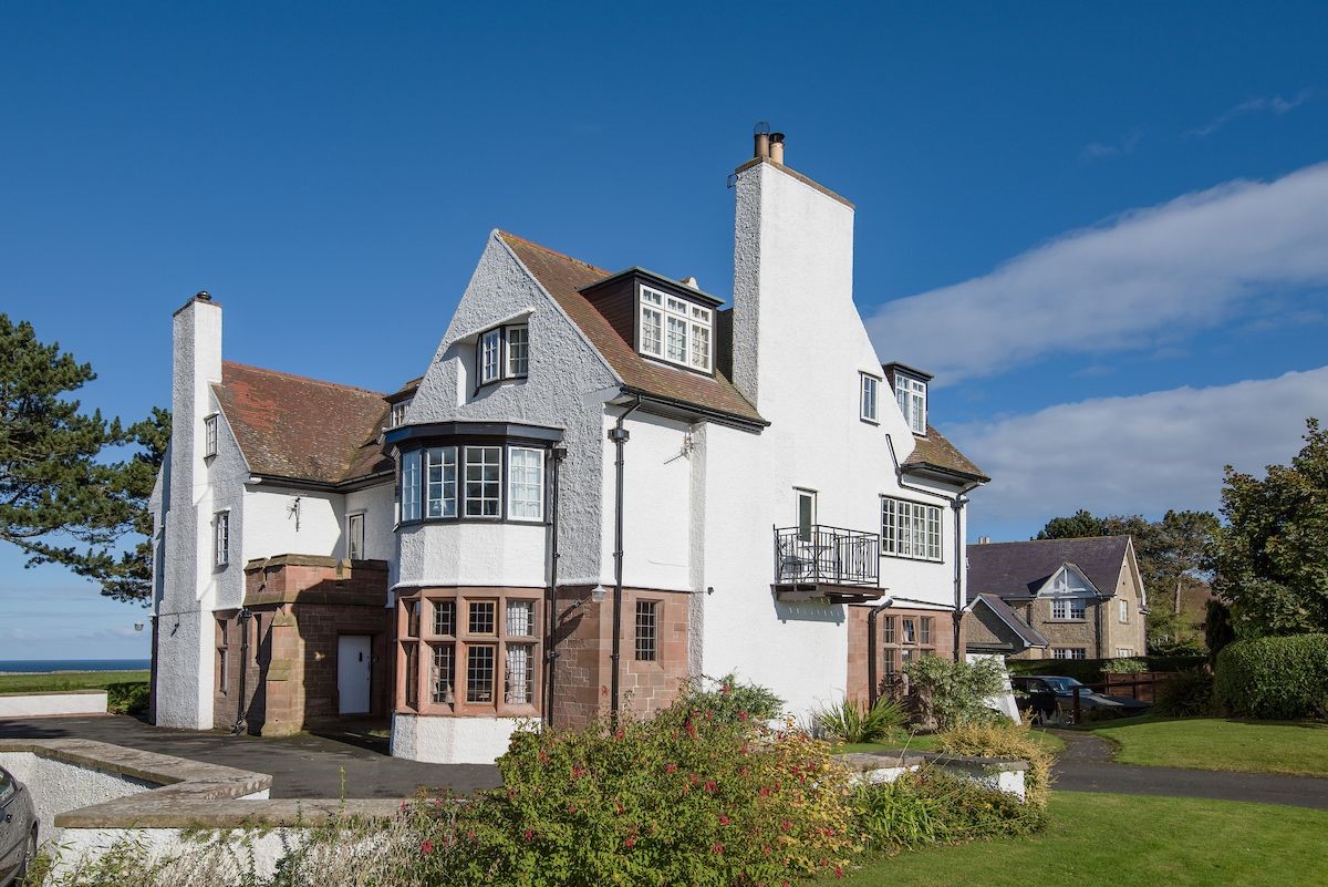 Captain's Rest - West House is a classic Edwardian villa in Bamburgh village
