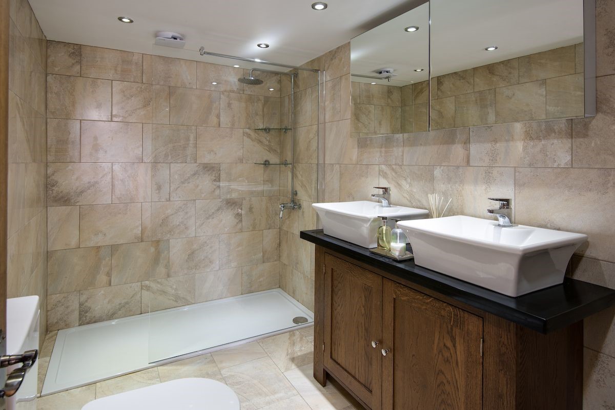 Captain's Rest - bathroom with large walk-in shower and double basins