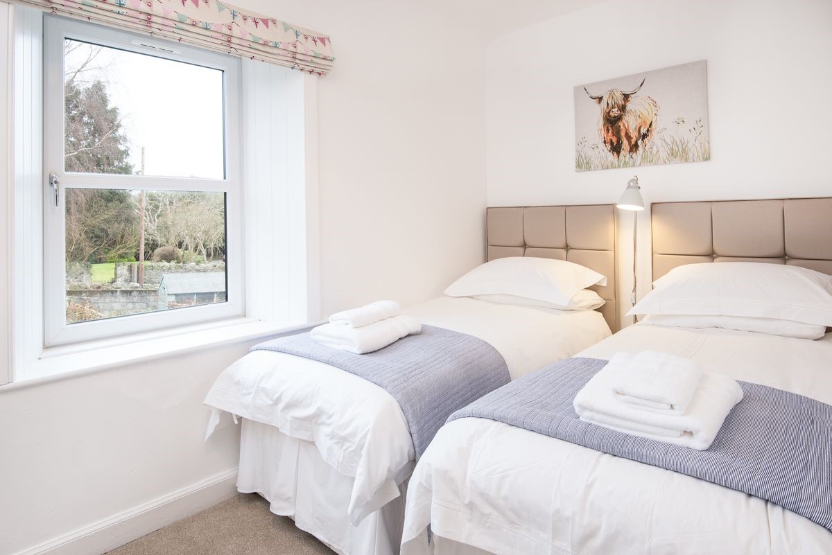 Chestnut Cottage - bedroom two with twin beds and views over the rear garden