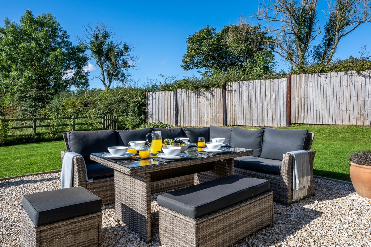 Bracken Lodge - comfortable outdoor dining set for al fresco dining