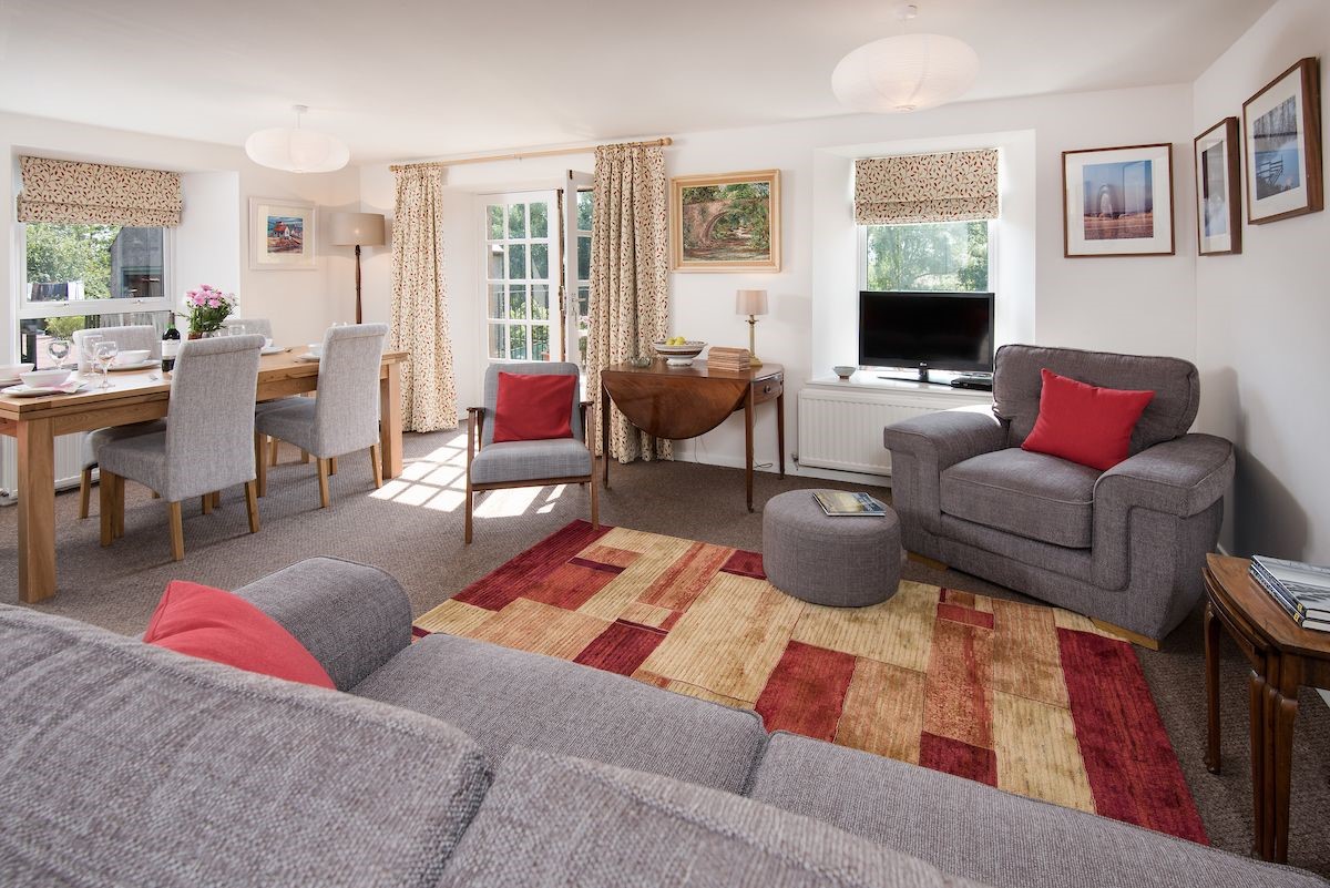 Coldstream Coach House - sitting room & dining area