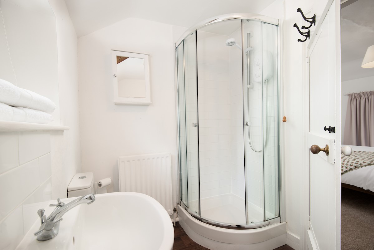 Appletree Cottage - en suite bathroom on the first floor with shower, basin and bath
