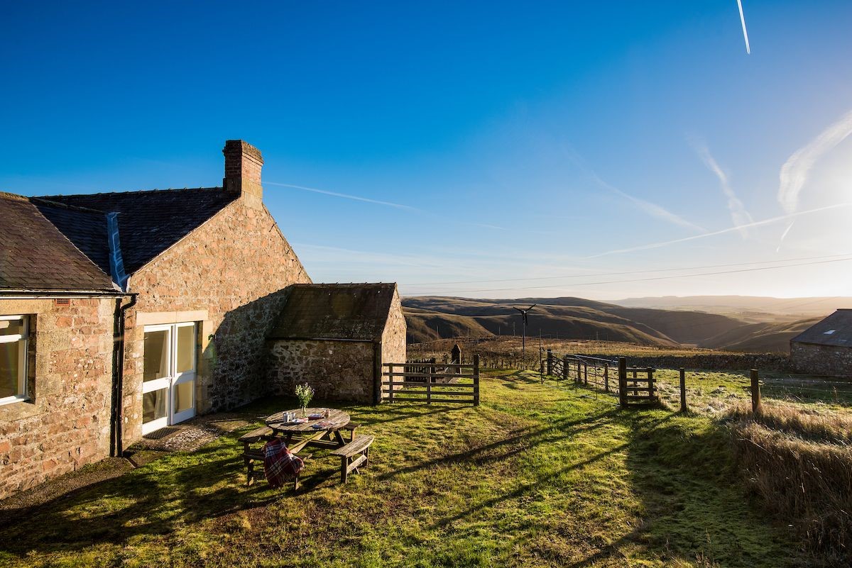 Dipper Cottage - rear aspect with picnic table and views over hills of Northumberland