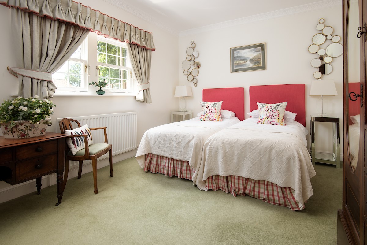 Eslington Lodge - bedroom two with twin beds