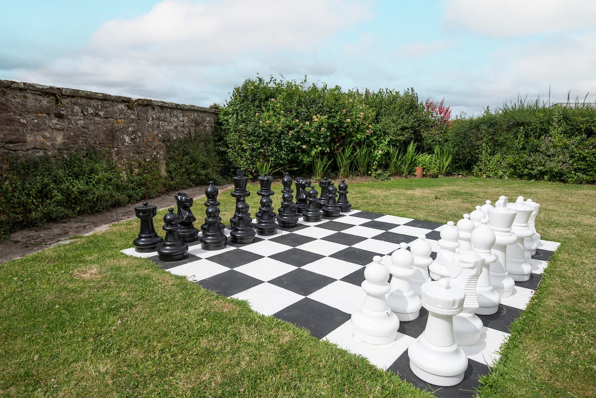 Brockmill Farmhouse - giant chess game in the garden for guest enjoyment