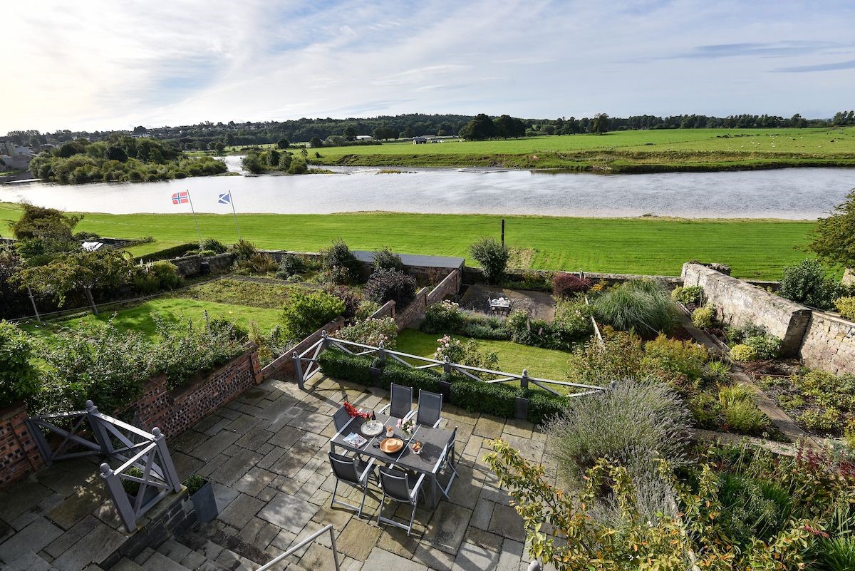 Junction House - rear garden with River Tweed views