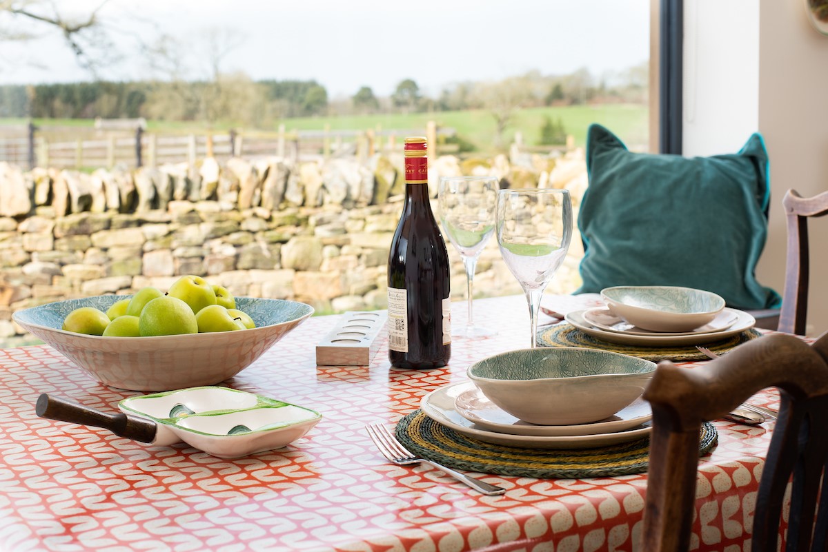 Lakeside Cottage - Edward - dine together while enjoying the views of the Northumberland countryside