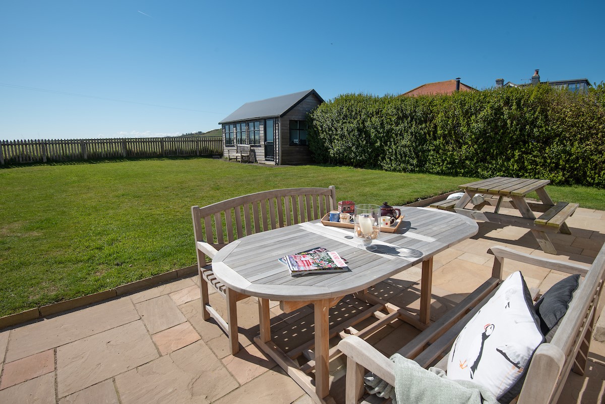 The Fairway - large lawned garden and patio with garden furniture and picnic bench