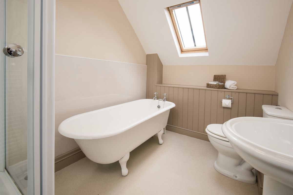 College Cottage - bedroom three en suite bathroom with roll-top bath, walk-in shower, WC and basin