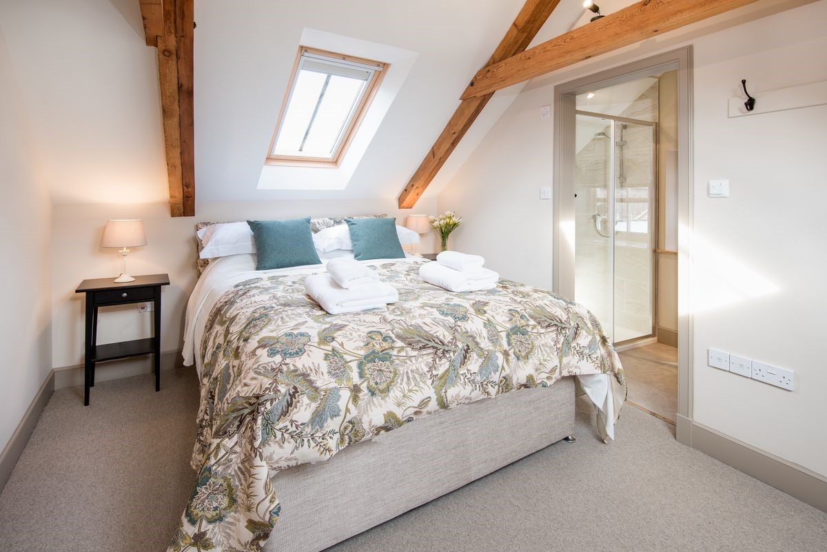 Crookhouse Mill - bedroom two on the first floor with king size bed, side tables and en suite bathroom