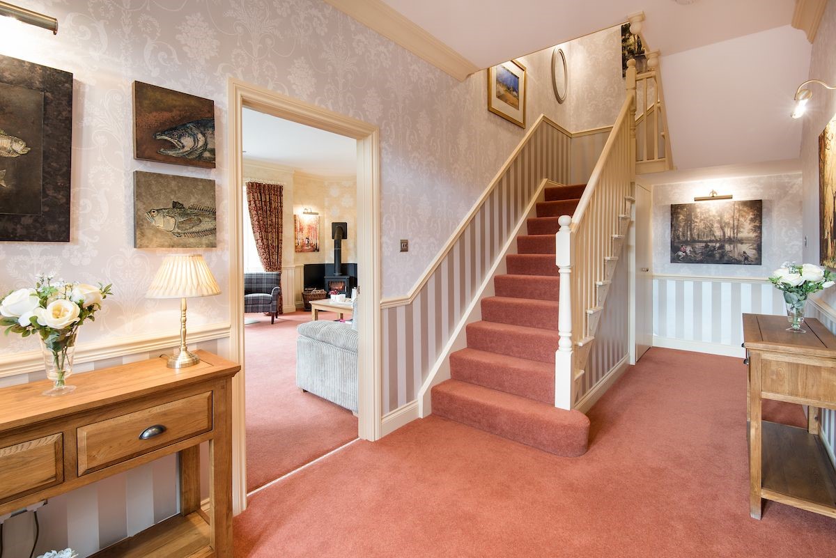 Dryburgh Farmhouse - large hallway with staircase leading to first floor