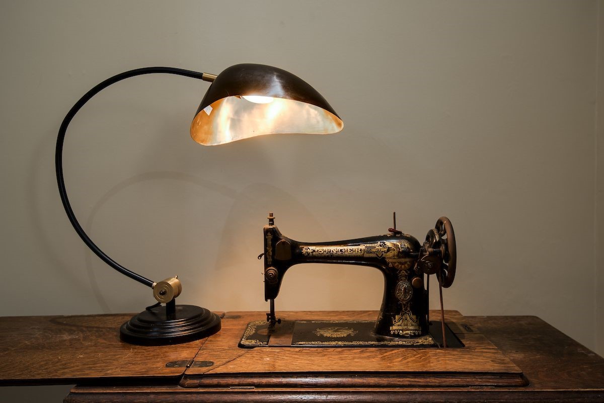 The Maitland Apartment - original Singer sewing machine