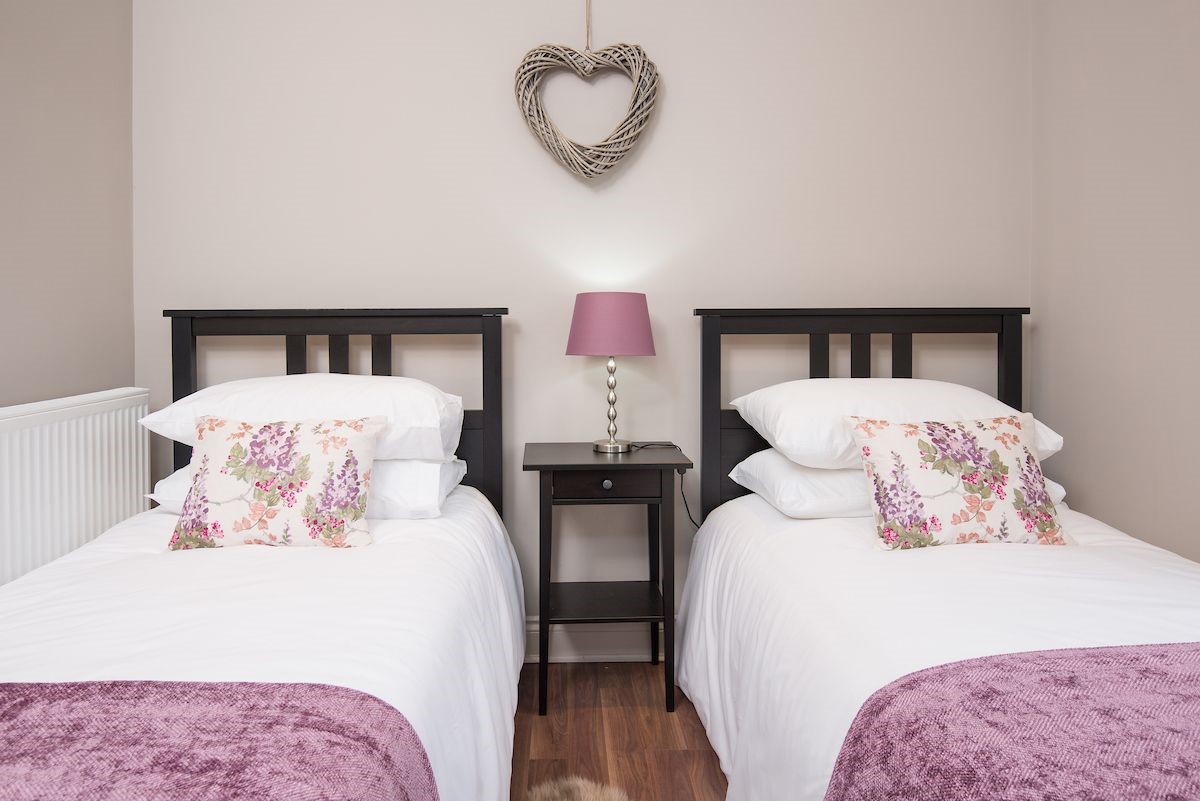 Barclay House - the twin beds in bedroom two