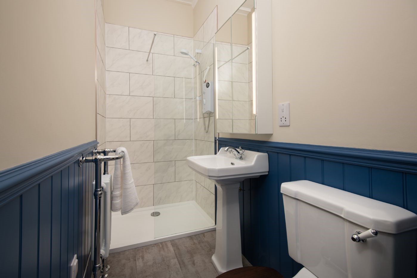 East House - bedroom four en suite bathroom with walk-in shower, WC and basin