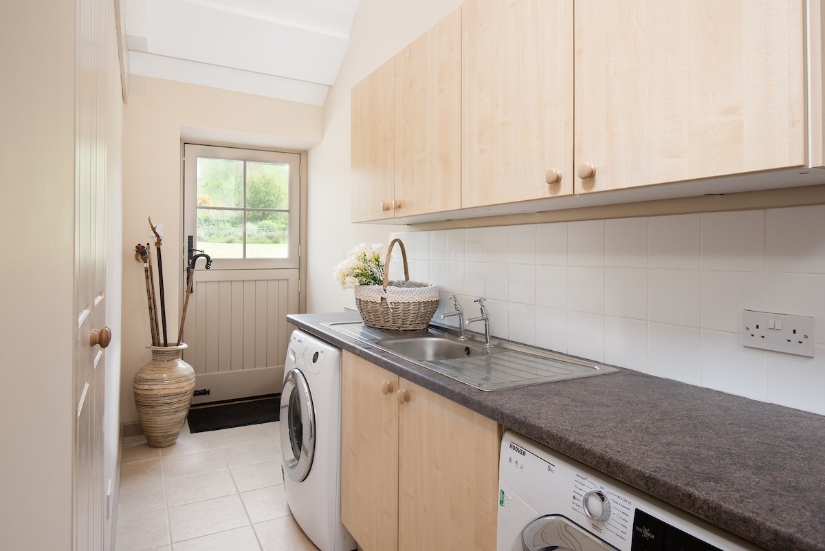 Dipper cottage - utility/boot room with sink, washing machine, tumble dryer and stable door leading outside