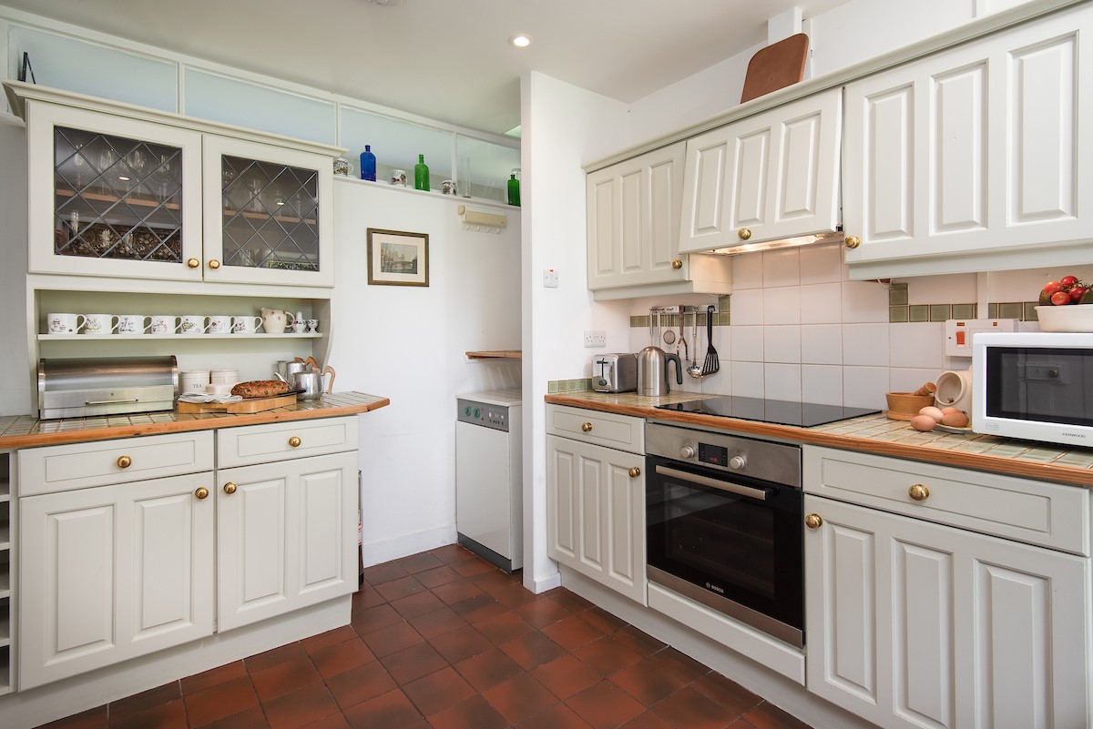 Milfield Hill Cottage - kitchen (1)