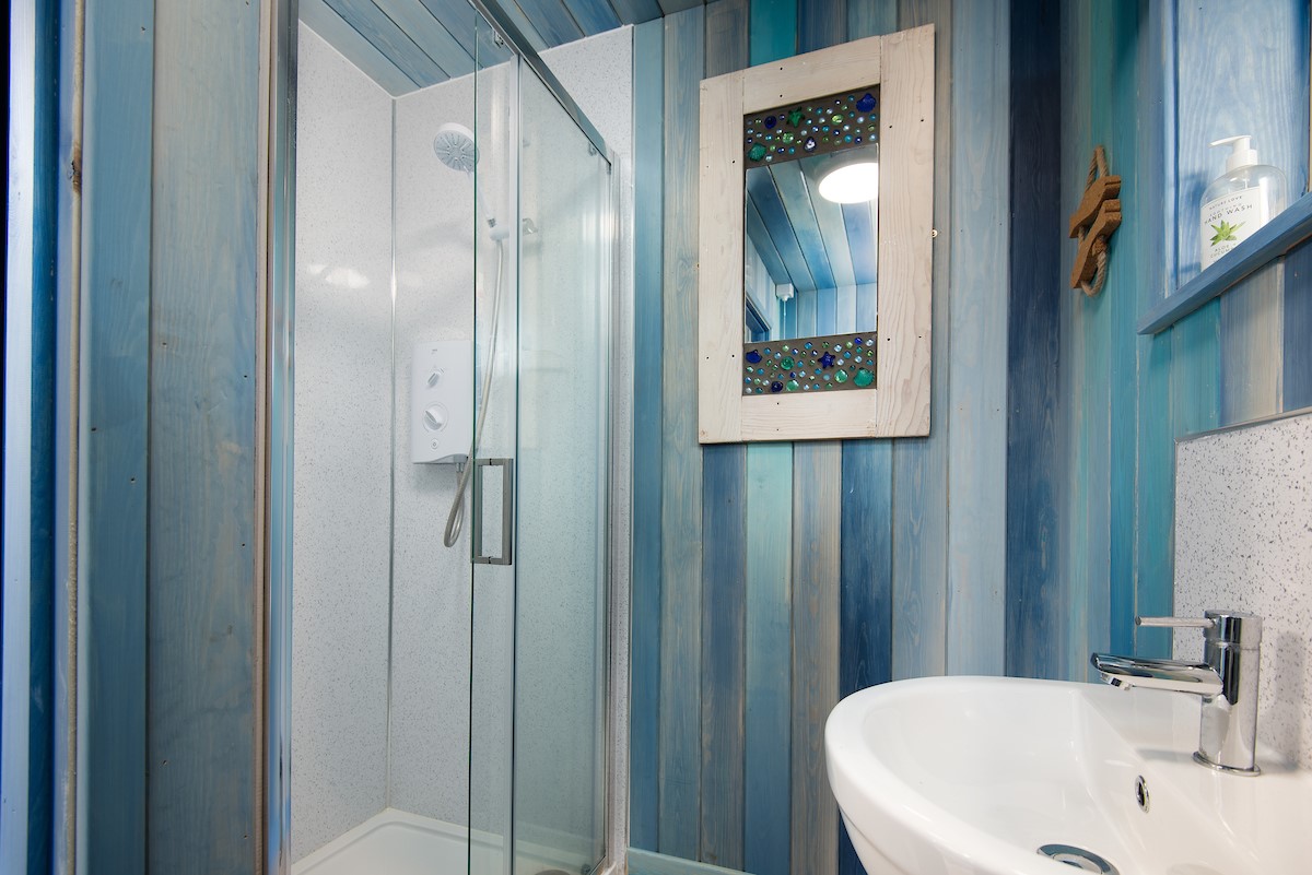 Berrington Beach Hut - shower room