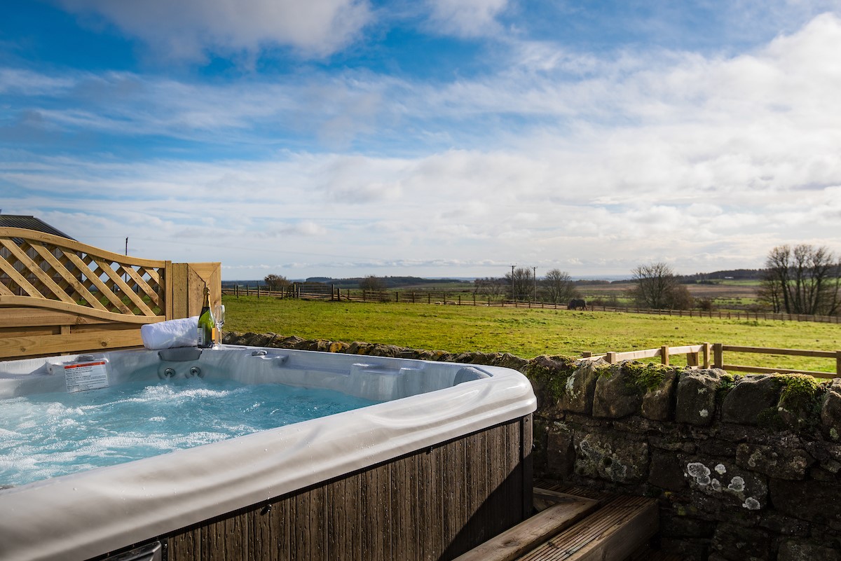 The Granary at Rothley East Shield - outdoor hot tub featuring beautiful countryside views