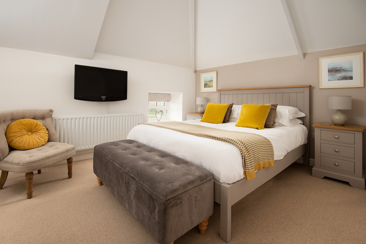 Samphire Barn - bedroom three with king size bed and wall-mounted TV