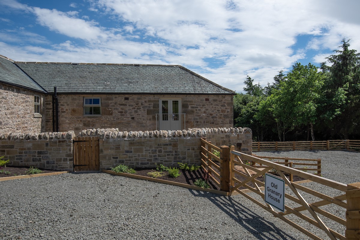 Old Granary House - the warm stone building welcomes you in