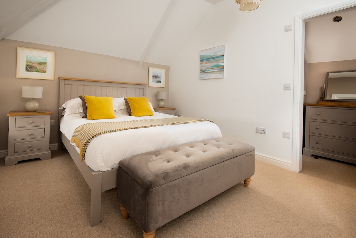 Samphire Barn - bedroom three with king size bed and ottoman
