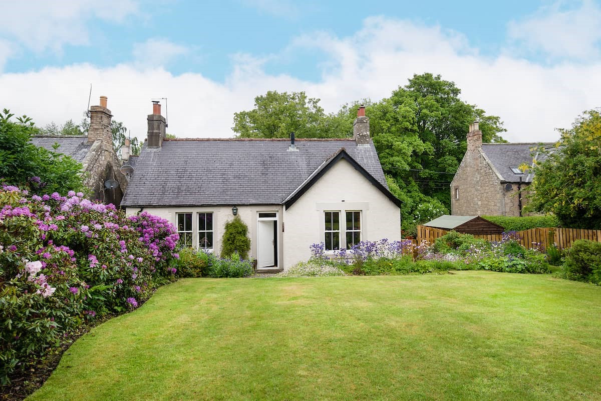 Pentland Cottage - the pretty garden with lawn and colourful planting