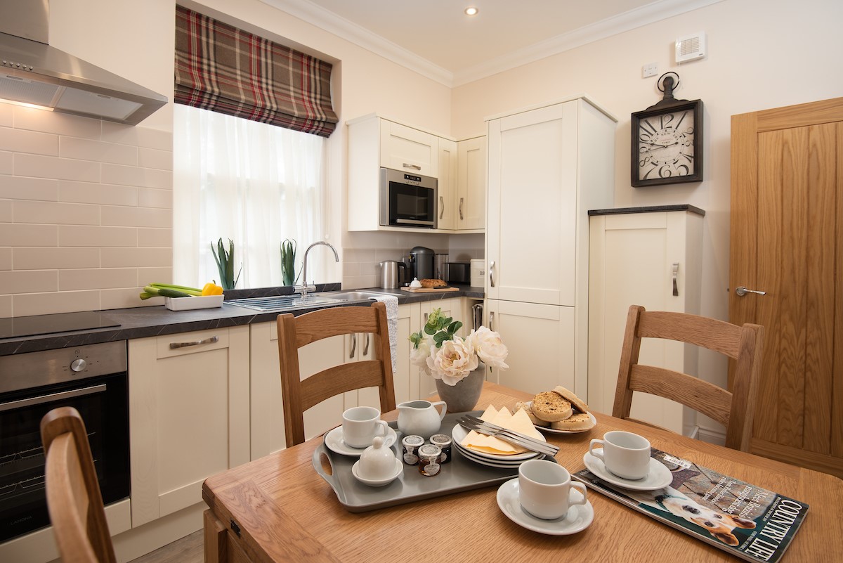 Bank View - kitchen with dining space with all the essentials for your self-catered stay