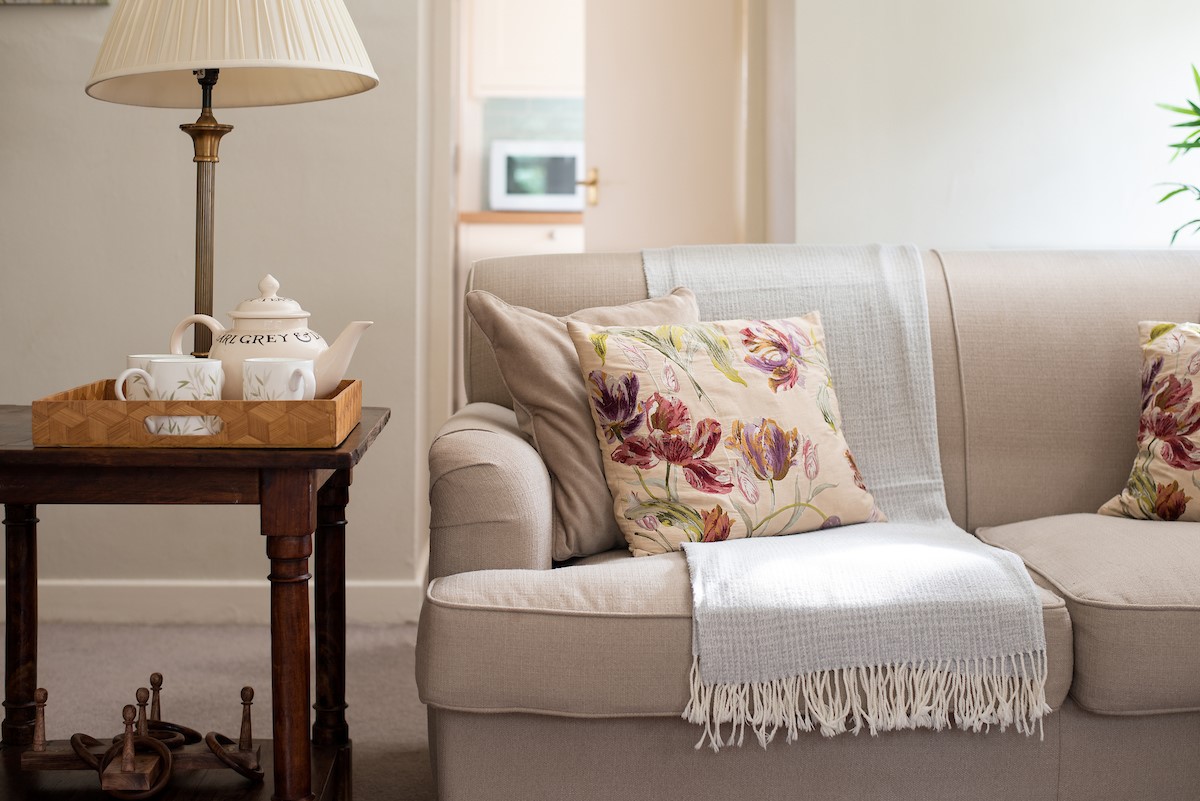 Daffodil Cottage - sitting room sofa