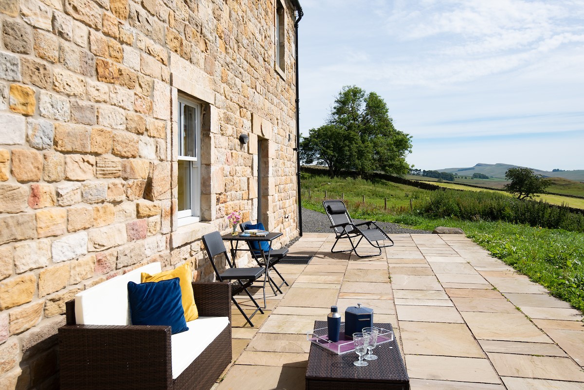 Lowtown Cottage - bench seating and coffee table are provided for morning tea outside or a cooling drink in the evenings