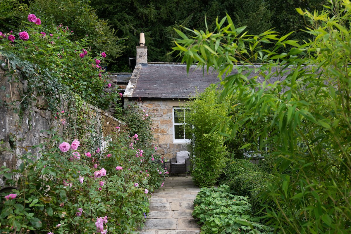 Priory Cottage - idyllic pathway leading to the property