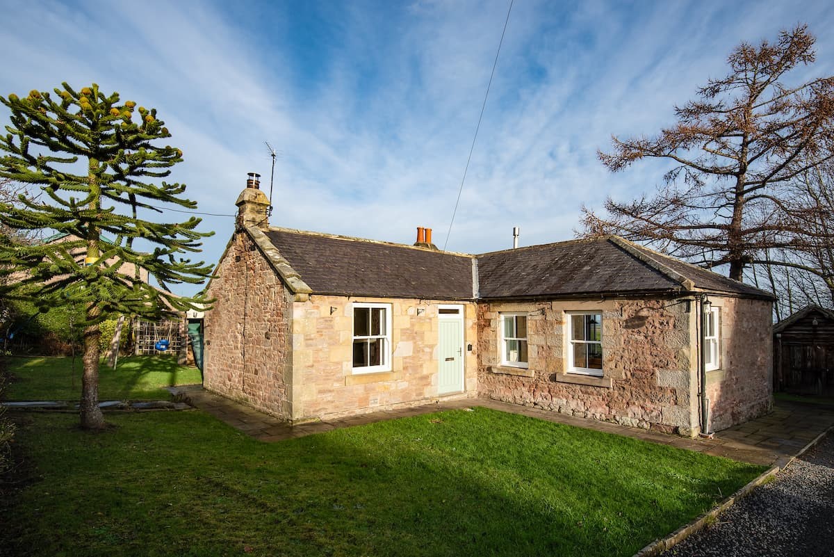 Castle View Cottage - front aspect of the cottage with gravelled parking area to the side
