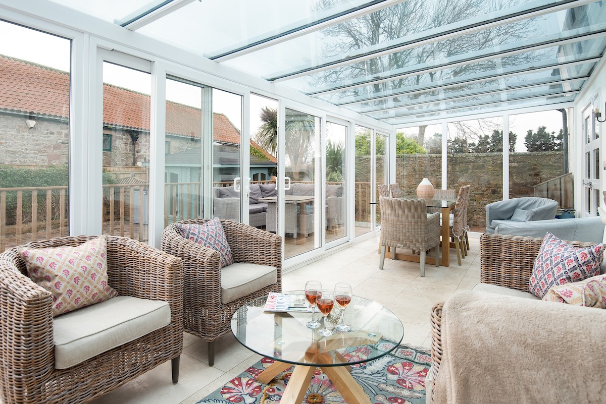 Friars Farm Cottage - spacious conservatory with seating and seperate dining area
