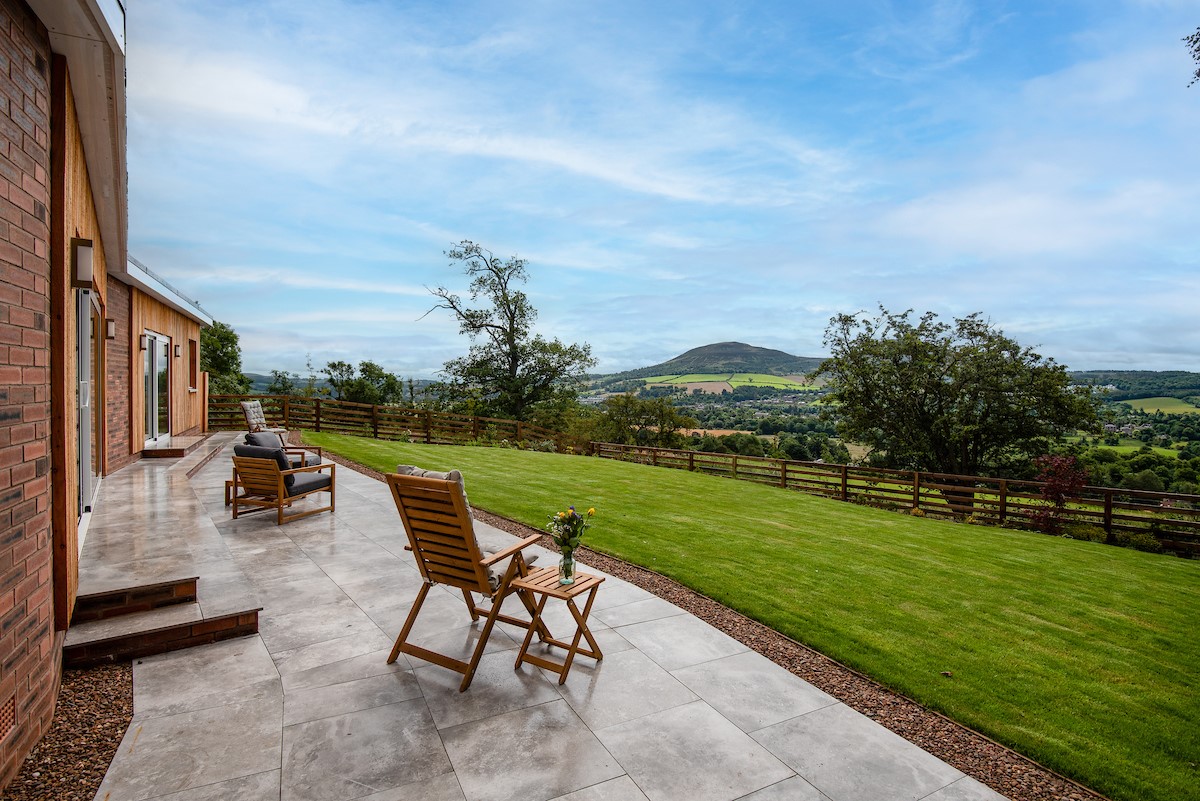The Sheep Fold - large lawned garden with patio and outdoor seating
