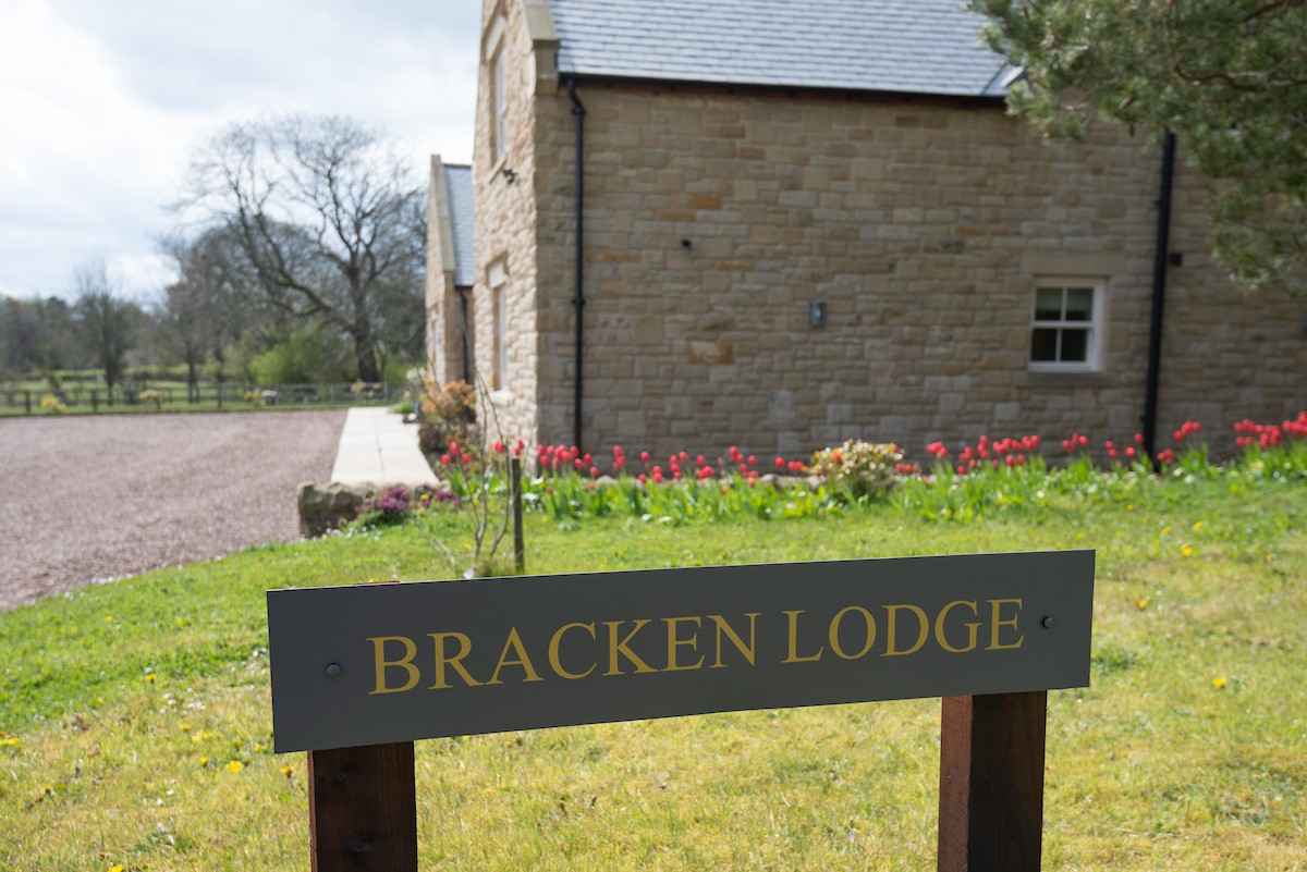 Bracken Lodge - welcome sign
