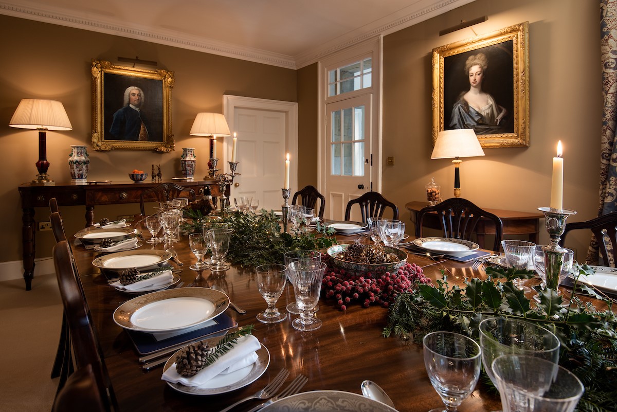 Broadgate House - enjoy festive meals at the large dining table with seating for up to 16 friends